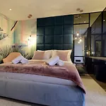 The Lion 4*