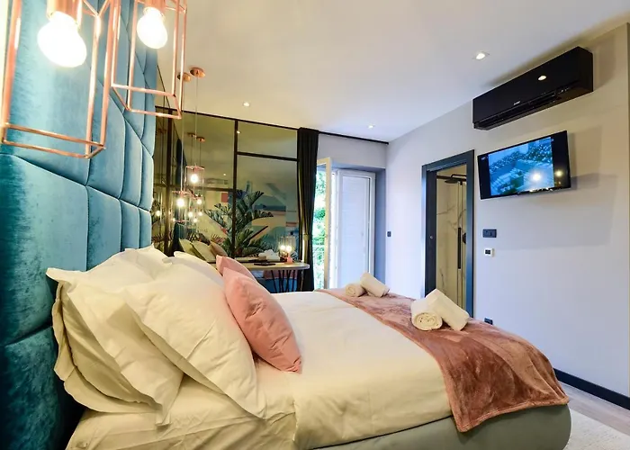 Πανσιόν The Lion